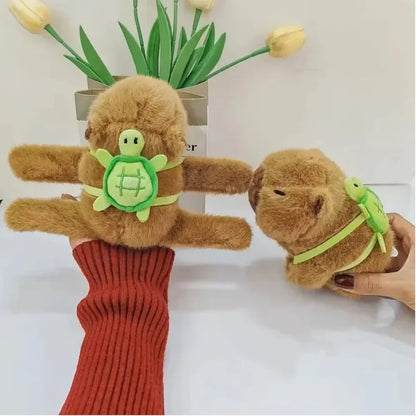 Brazalete de Peluche de Capibara Ajustable